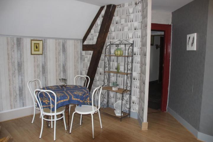 Suite Dans Les Dependances Du Chateau Agonges Exterior photo