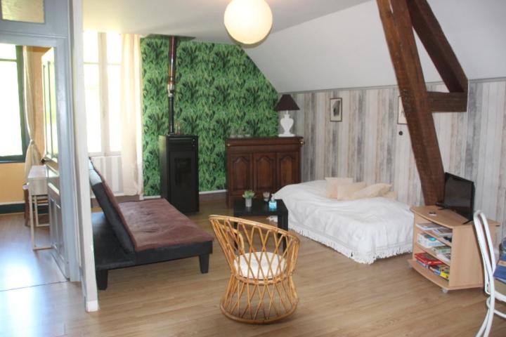 Suite Dans Les Dependances Du Chateau Agonges Exterior photo